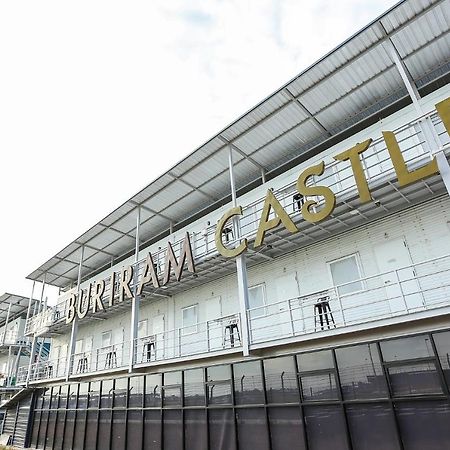 Bric Box Hotel Бурирам Екстериор снимка