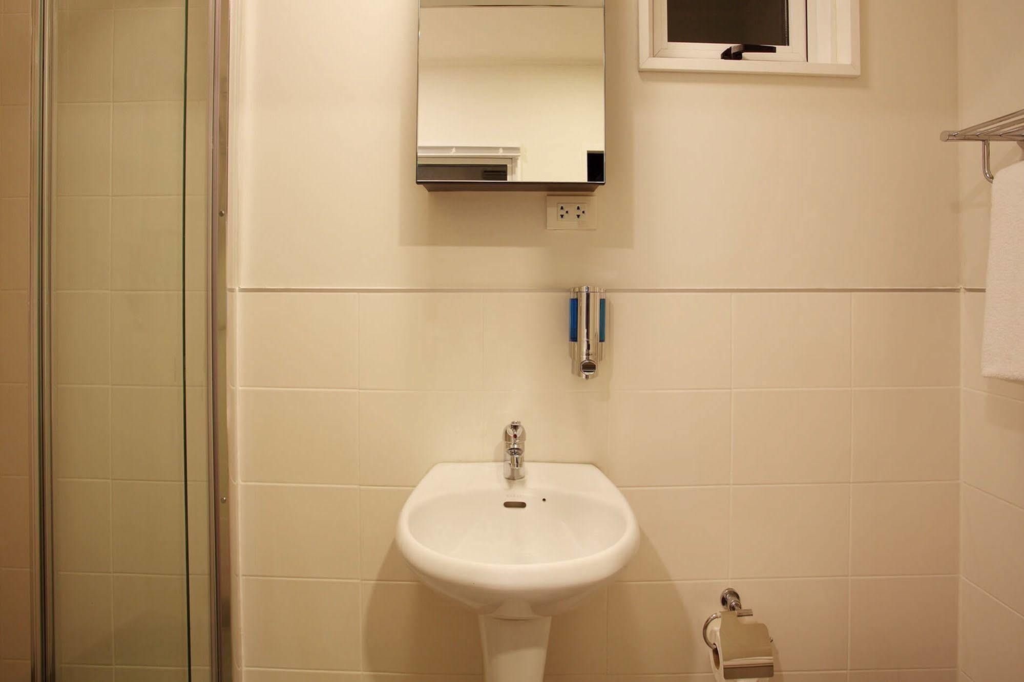 Bric Box Hotel Бурирам Екстериор снимка