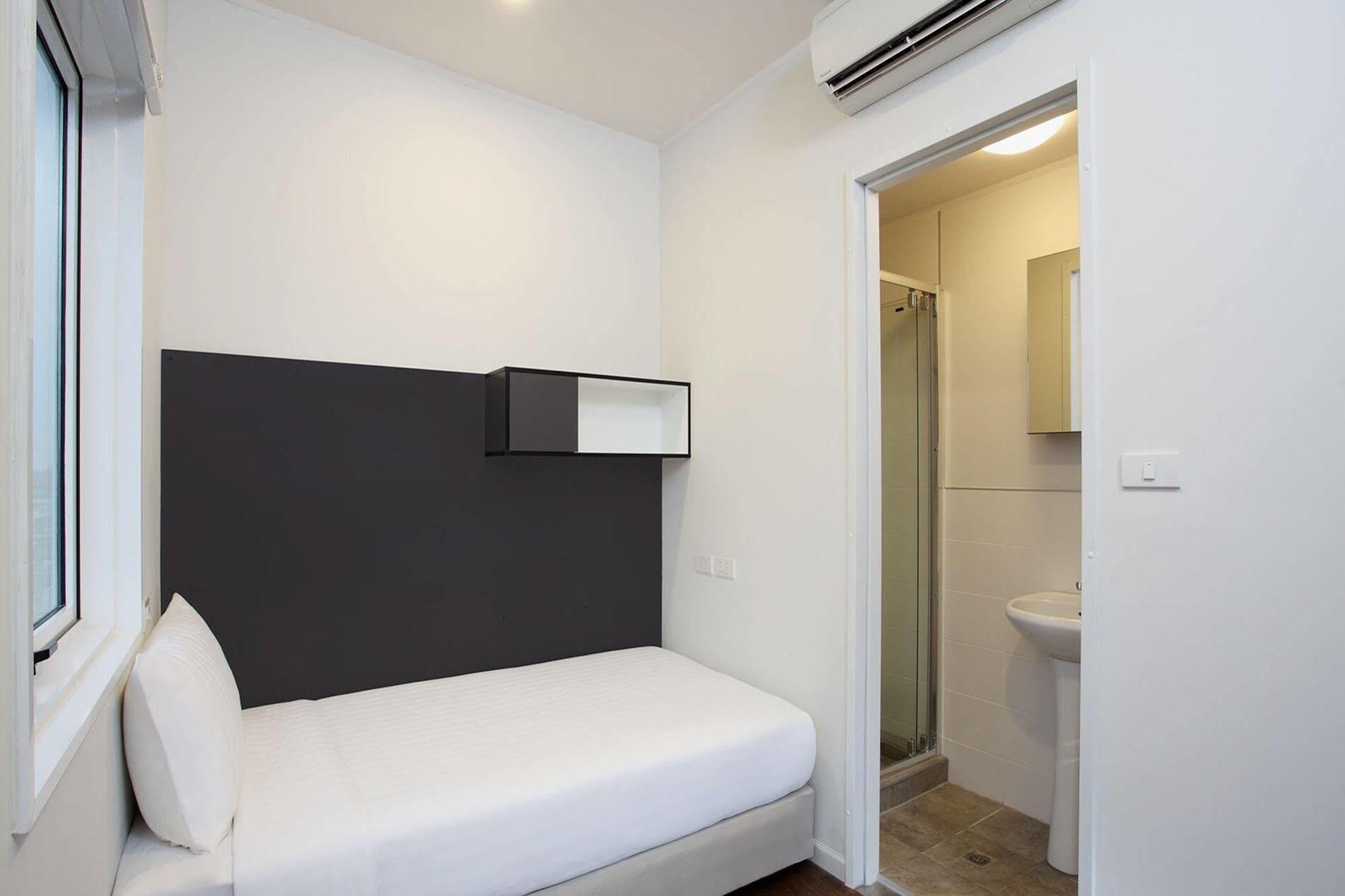 Bric Box Hotel Бурирам Екстериор снимка