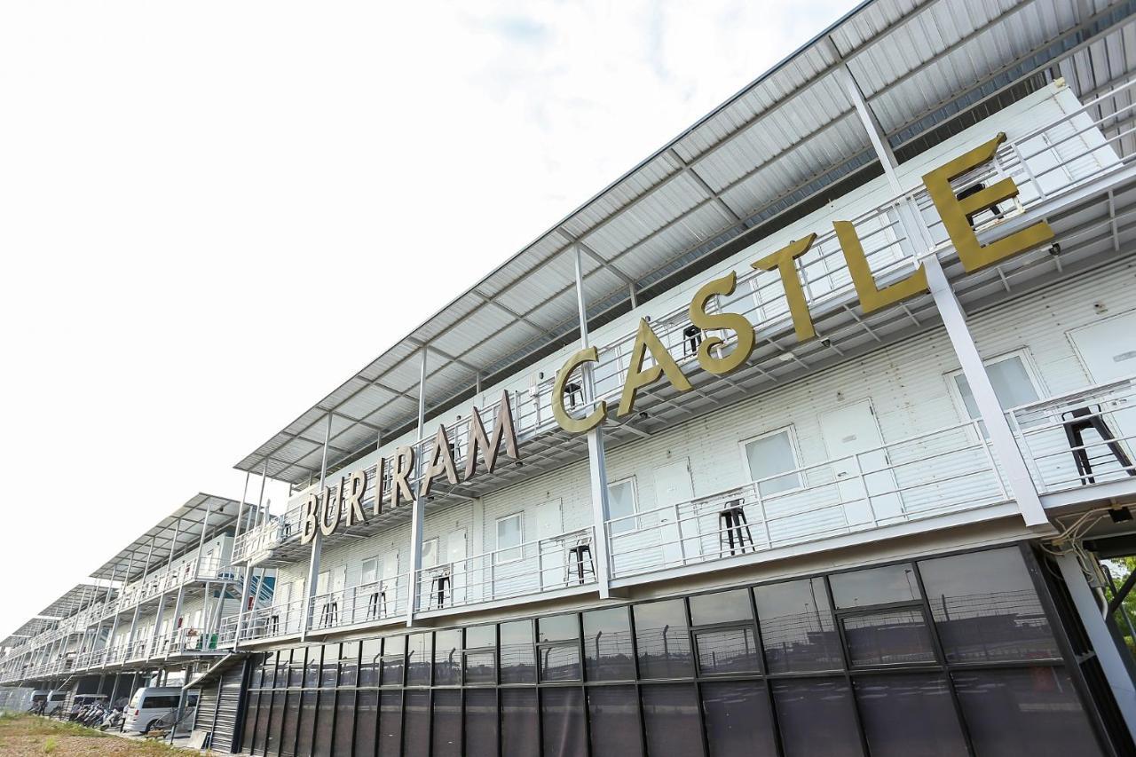 Bric Box Hotel Бурирам Екстериор снимка